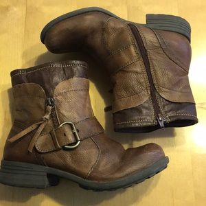 Earth Origins brown leather zip up boots size 9.5